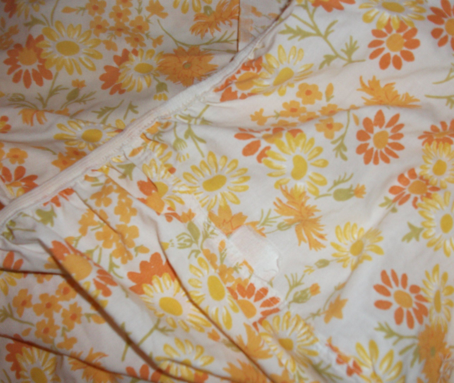 Gold Daisy Floral  Full Size Fitted Bed Sheet. Vintage Shabby Chic