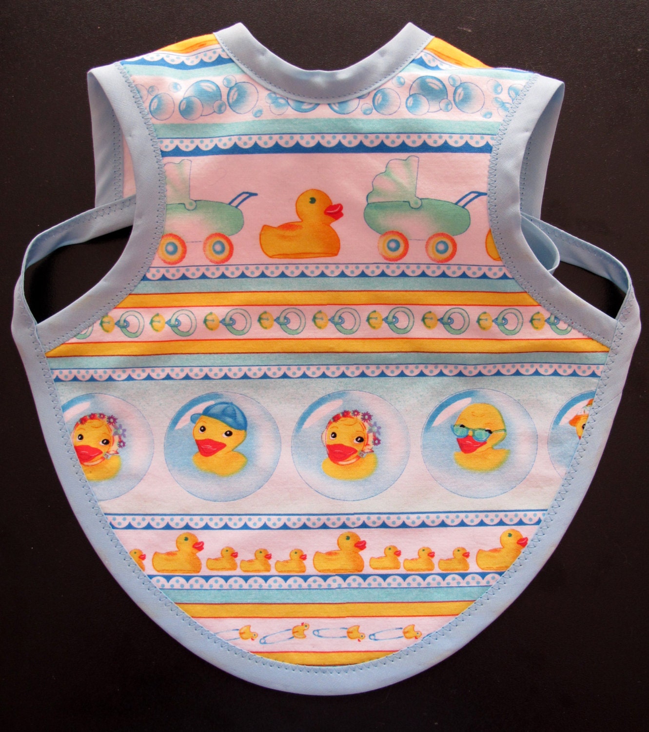 Reversible Full Coverage Bib (Bapron) - Rubber Ducky print - White Flannel reverse