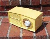 Antique Vintage 1959 Motorola Model A2N Radio Plays And Looks Great
