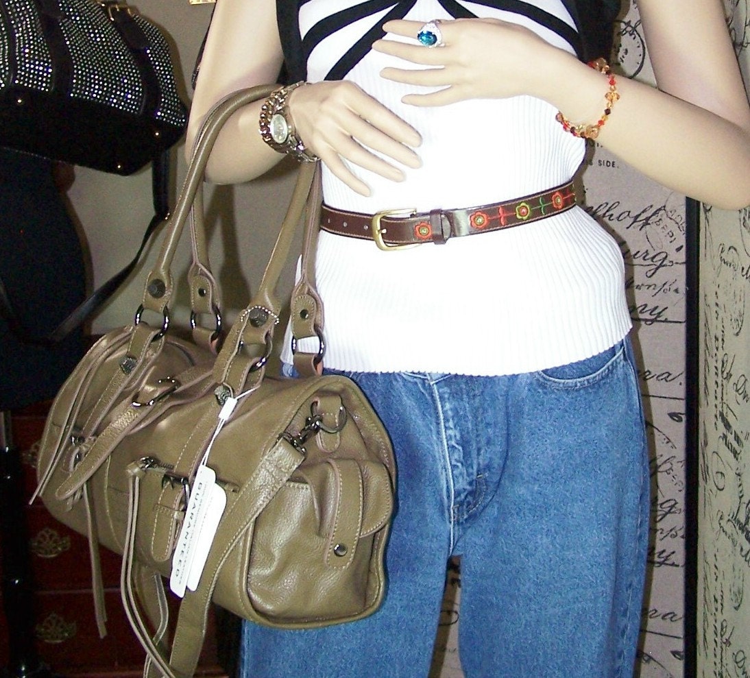 DSLR Camera Bag Khaki Leather Zipper CLosure Zipper pockets Cross body UNISEX by Snugglens