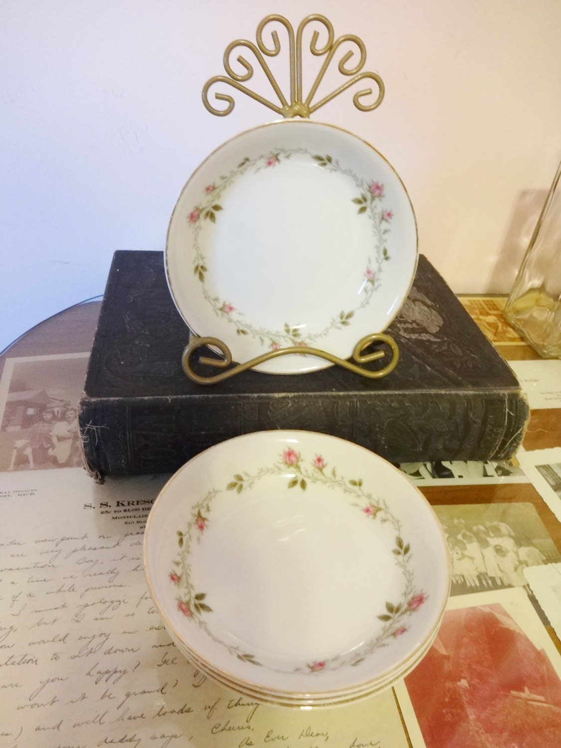 Vintage Shabby Chic Roses, set of 4 small Rose china bowls..white with pink roses, green leaves, pretty set