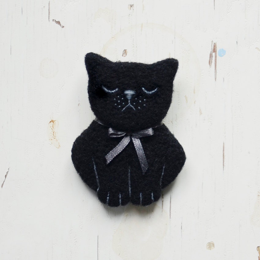 cat black grumpy cat animal kitty brooch felt needle felted