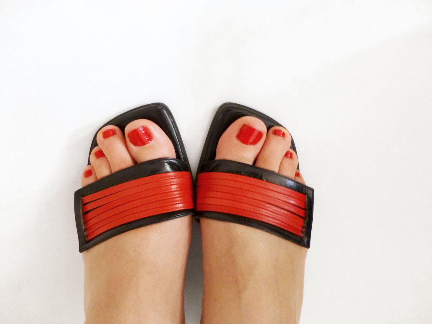 Vintage 1980s Red and Black Slip-On Leather Heel Sandals / Minimal Chic / Funky Sexy - vintagesolo