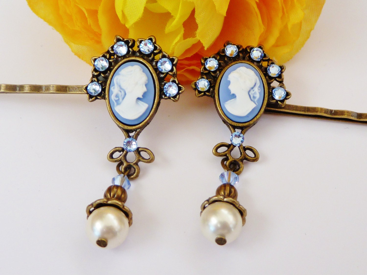 Cameo hair clips in blue-bronze 2pcs set with shell core pearls