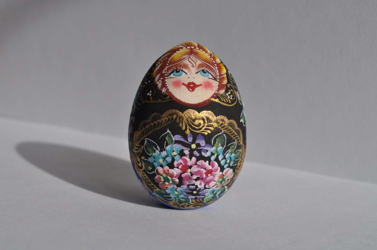 Handpainted wooden egg - Russian motives. For Easter or just as decoration