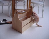 Tool Box - Caja de herramientas. 1:12 scale dollhouse miniature.