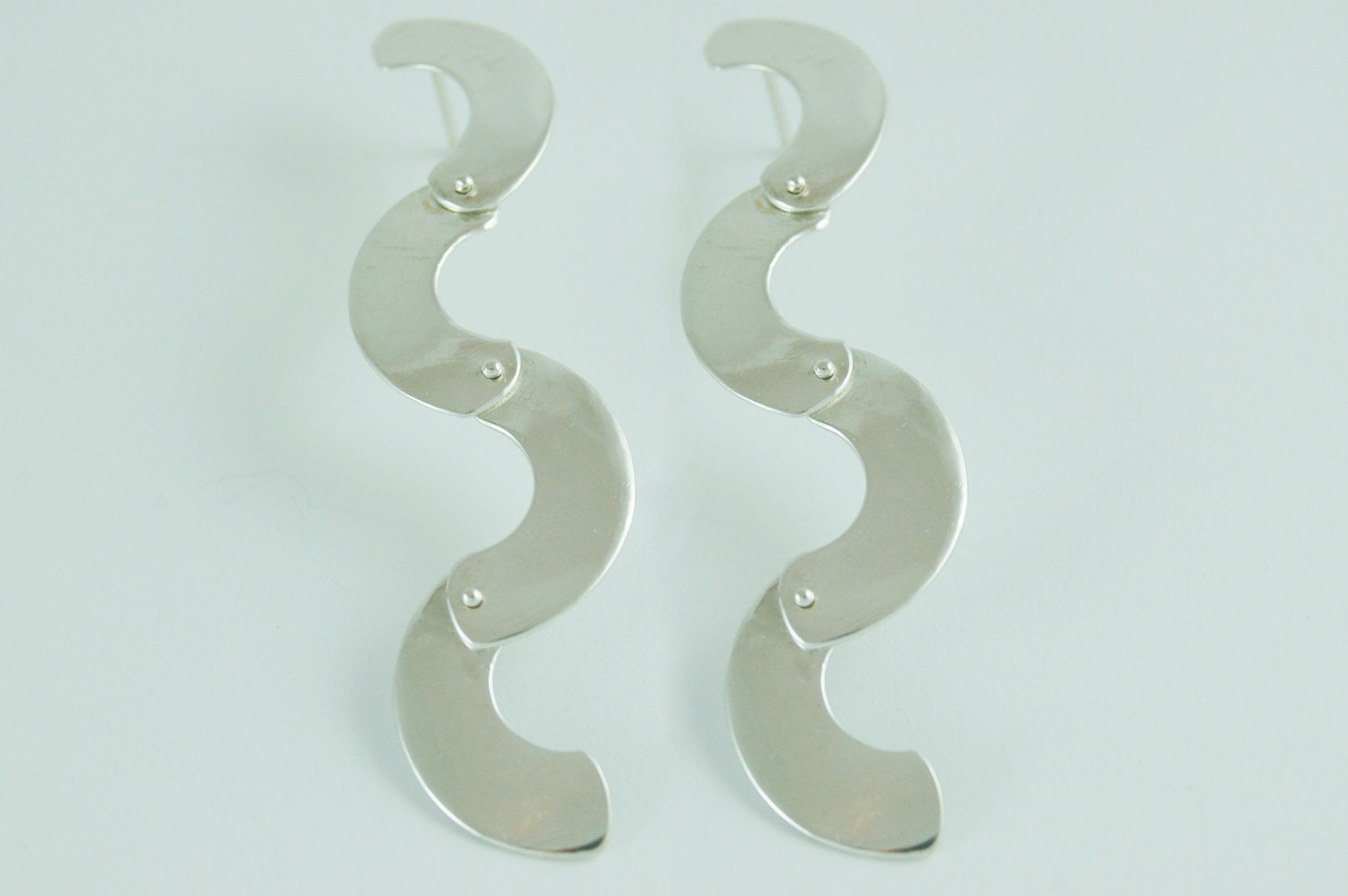 contemporary art - metalwork - silver 925 dynamic suiggle earings