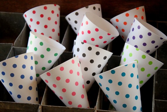 Polka Dots Paper Cones -- Candy Dessert -- Set of 10 Il_570xn