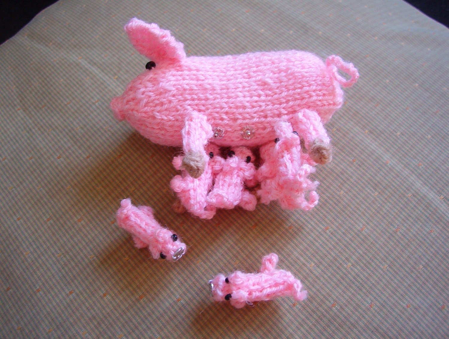 Instant download - Sow with Piglets (pattern)