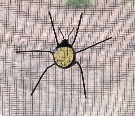 Glass Screen Bug - Small Size in Pale Yellow