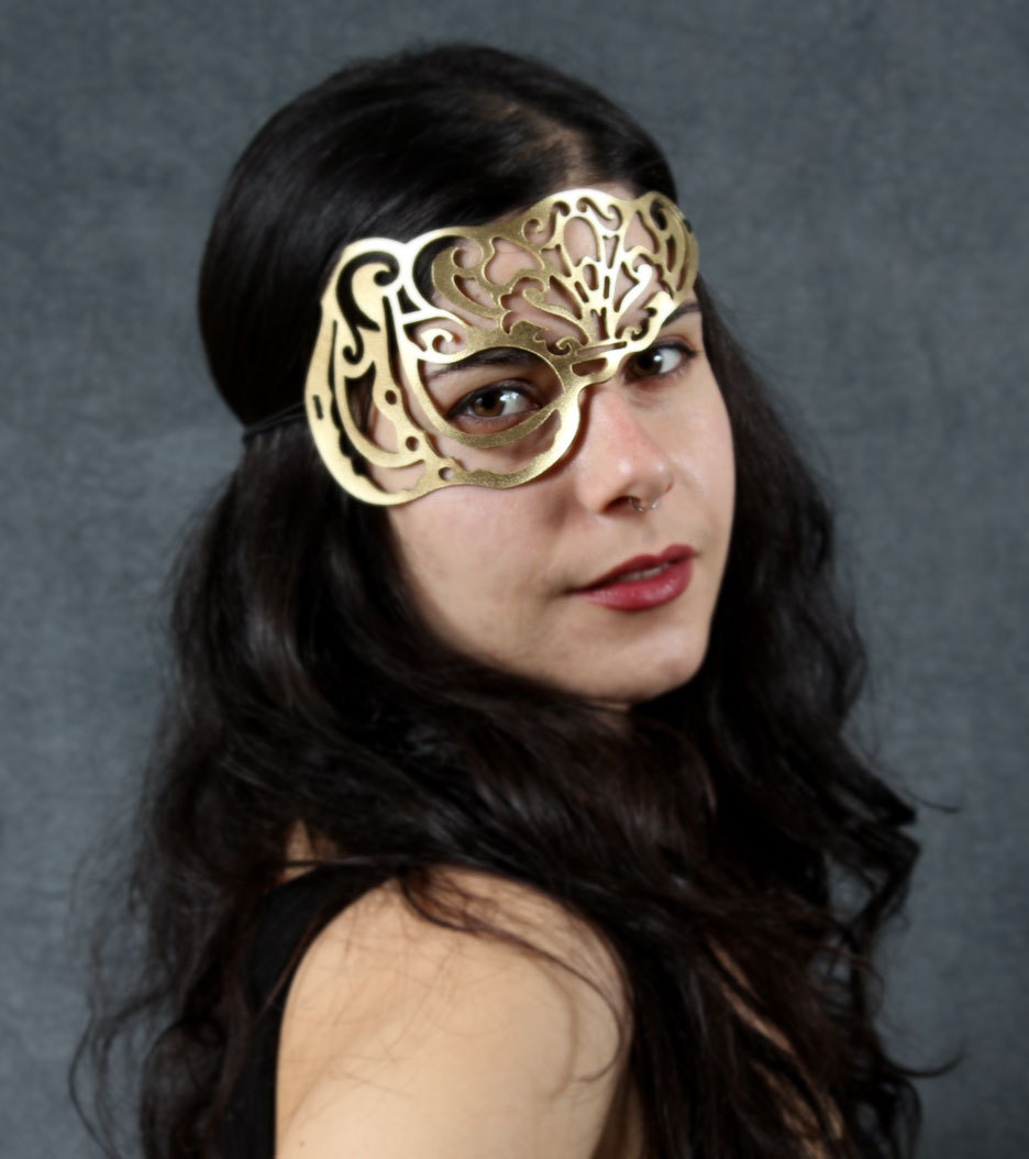 Vixen leather mask in Gold