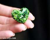 May Birthstone Color Glitter Heart Ring - Emerald Sparkle - Handcrafted Modern Jewelry - heart shaped ring, Resin Jewellery by isewcute