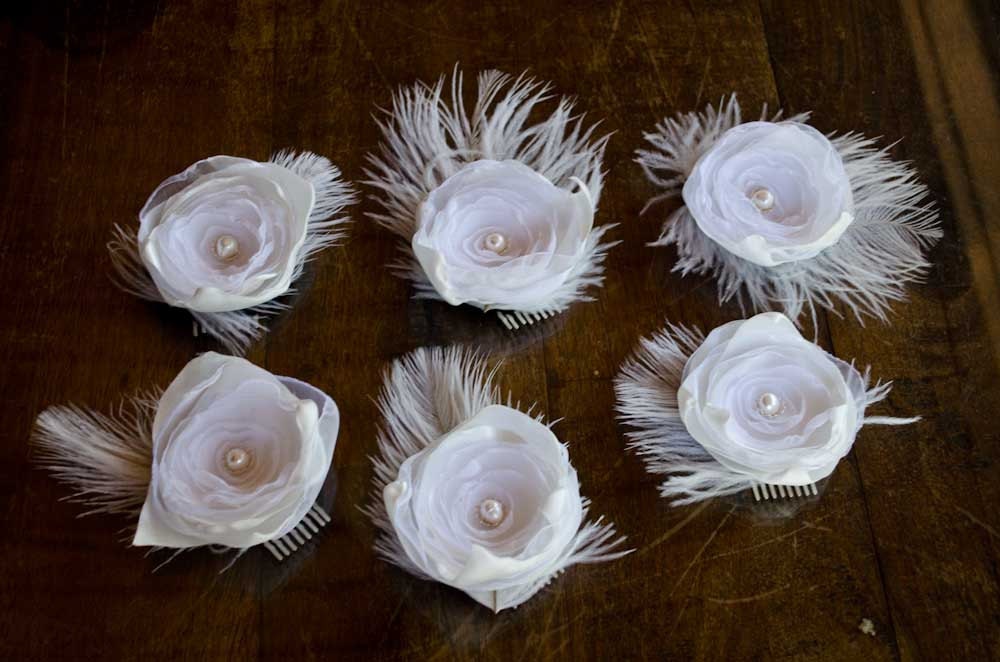 Bridesmaids - Ivory Bridal Hair Combs - Set of 6 Flowers - Ostrich Feathers - White Pearls - Handmade Wedding - Wedding Hair Accessories