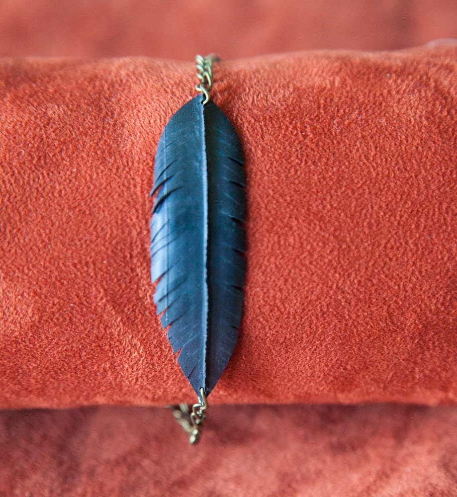 Single Vegan Feather Bracelet - Bronze