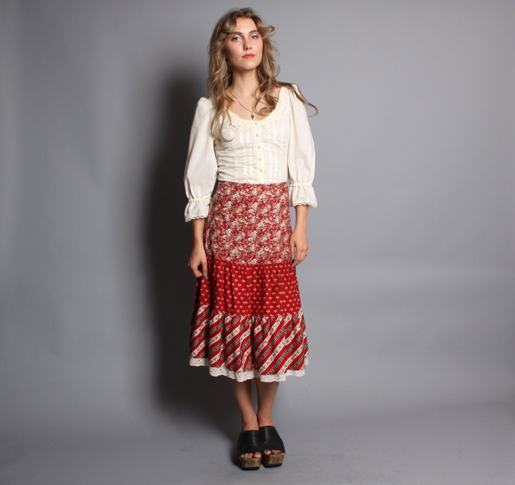 70s PRAIRIE SKIRT / Brick Red  Floral & Lace Midi. xs