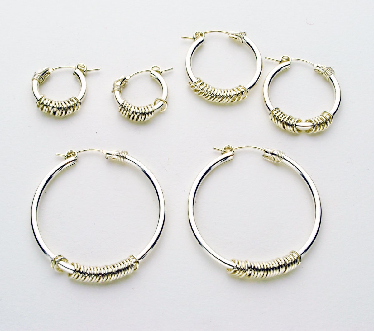 Medium Hinged Hoop With Rings