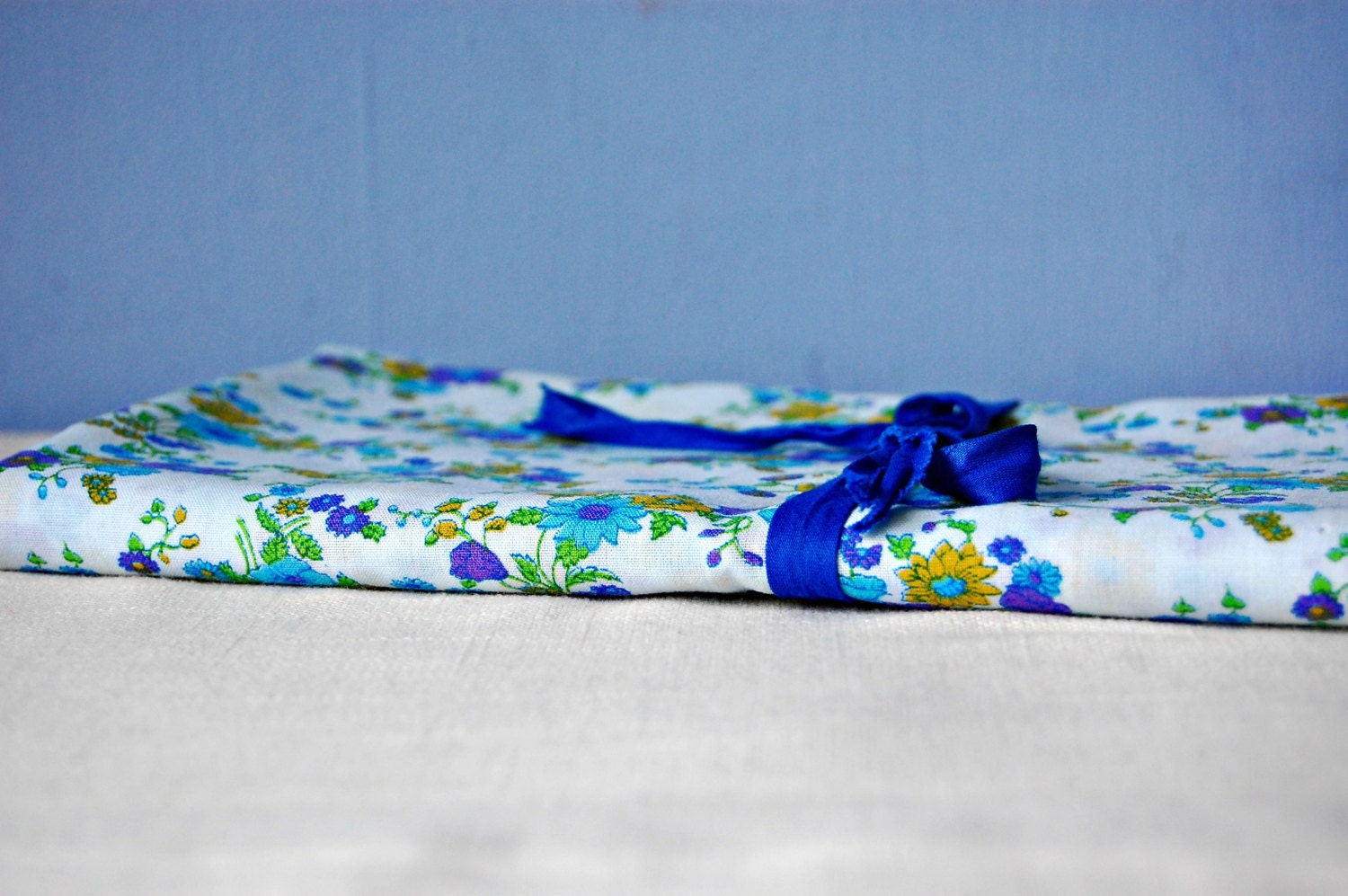Flower Power Fabric Groovy Floral Print Cotton Cloth Vintage 70s Fabric Remnant Summer Sewing Fat Quarter Yardage 43 X 44