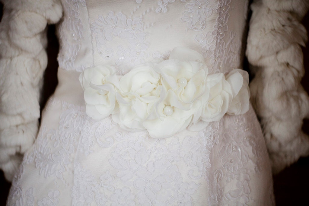 Bridal wedding sash Ivory flower accessory romantic floral dress sashes ribbon belts with 7 flowers simply chiffon handmade