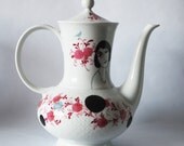 Vintage flowery teapot Madeleine