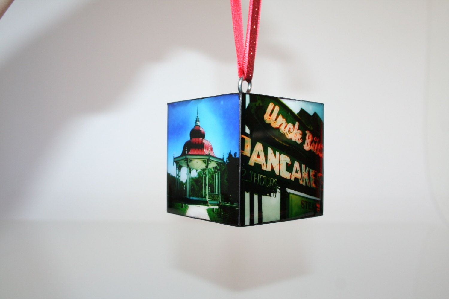 Photo Cube St. Louis Handmand Ornament -Resin Block