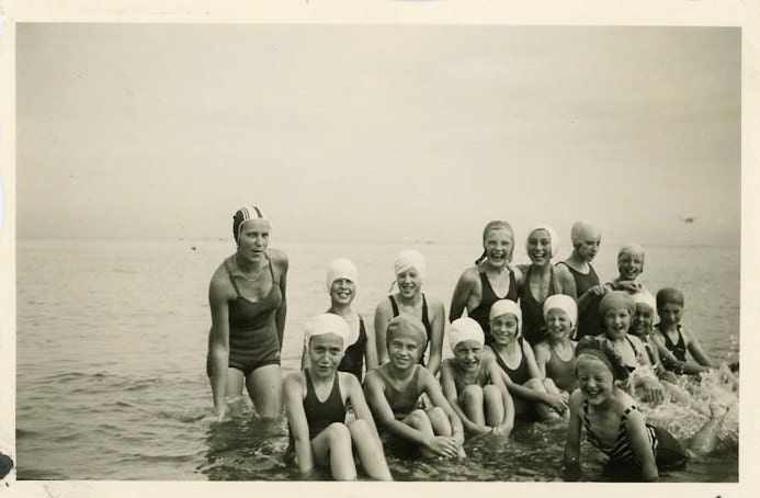 Vintage Photo "Swimming Girls", Photography, Paper Ephemera, Snapshot, Old Photo, Collectibles - 0037