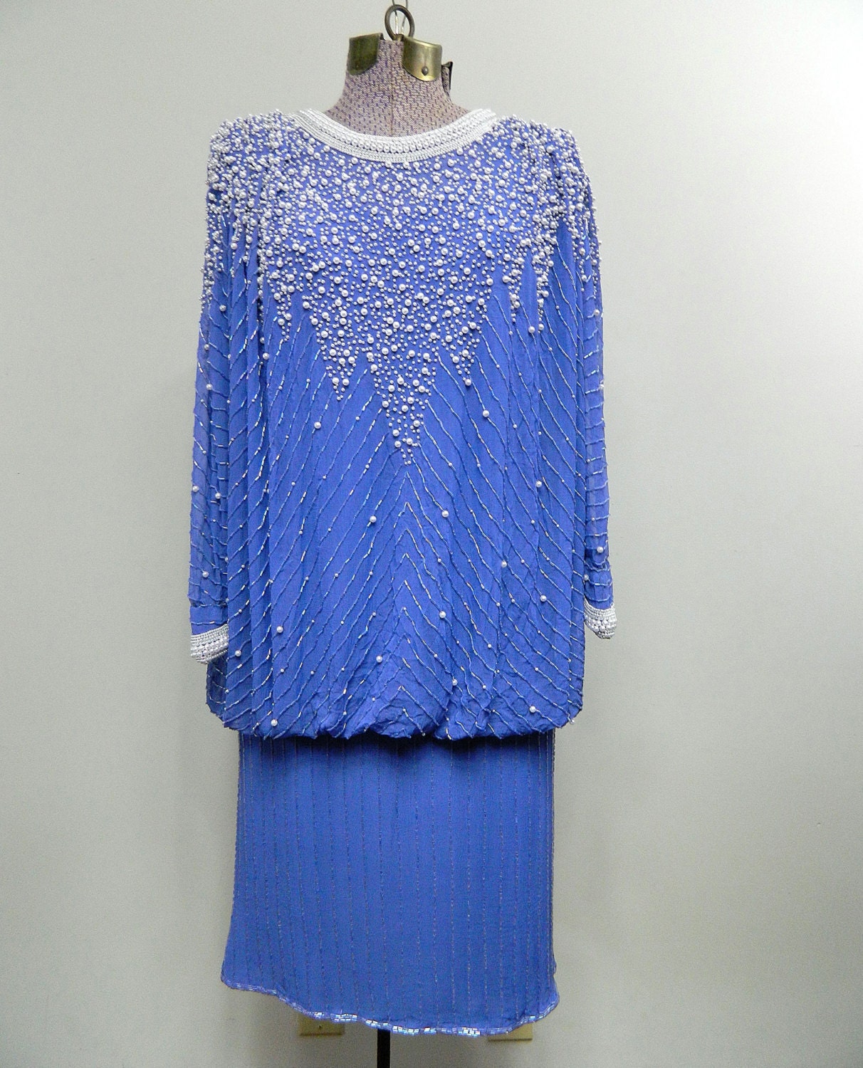 art deco 20s 30s 60s flapper style Beaded Party dress . draping drop waist . trophy . small . gatsby