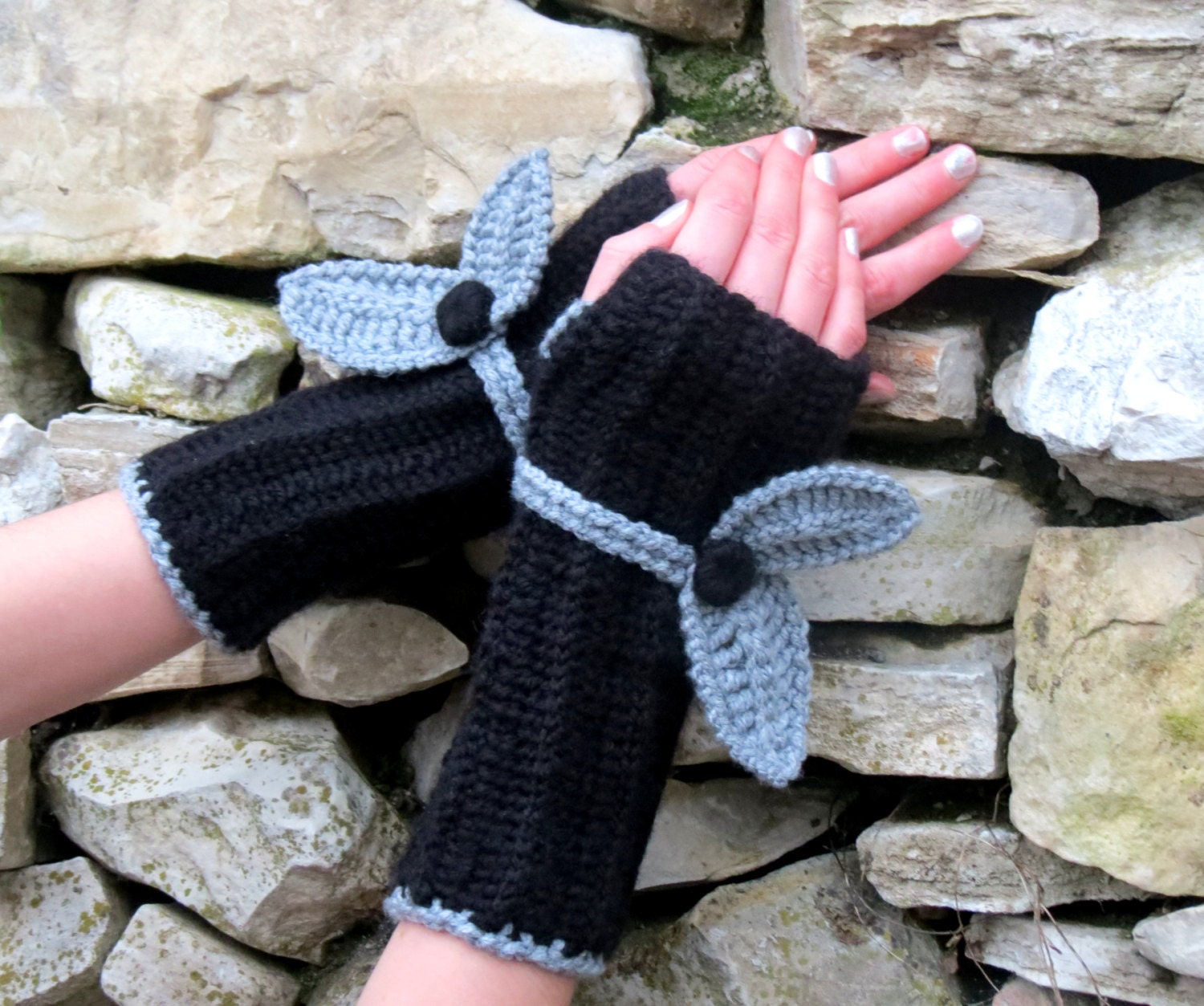Knitted fingerless Gloves with knit leaf, Mittens Gray Black. Arm Warmers, gray wrist warmer, hand warmer, leaf glove