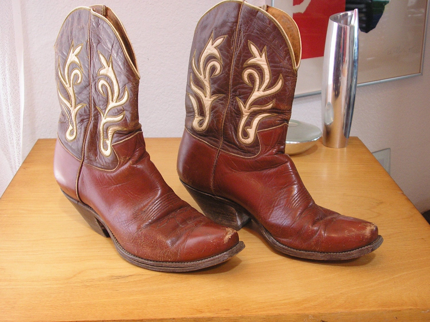 Vintage 1950s cut-out, inlay Cowboy boots, vine pattern