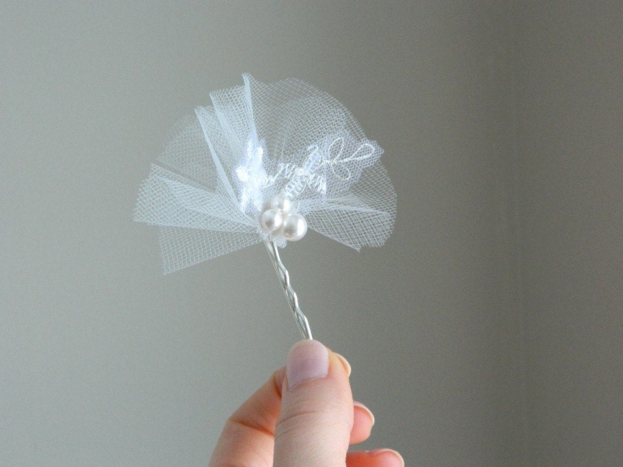 Tulle Fan and Pearl Hair Pin - Handmade Bridal Hair Accessory- Bride - Delicate white bobby pin