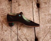 Vintage Shoe Brooch, Fun Wooden Shoe Collection Brooch - trees4thewood
