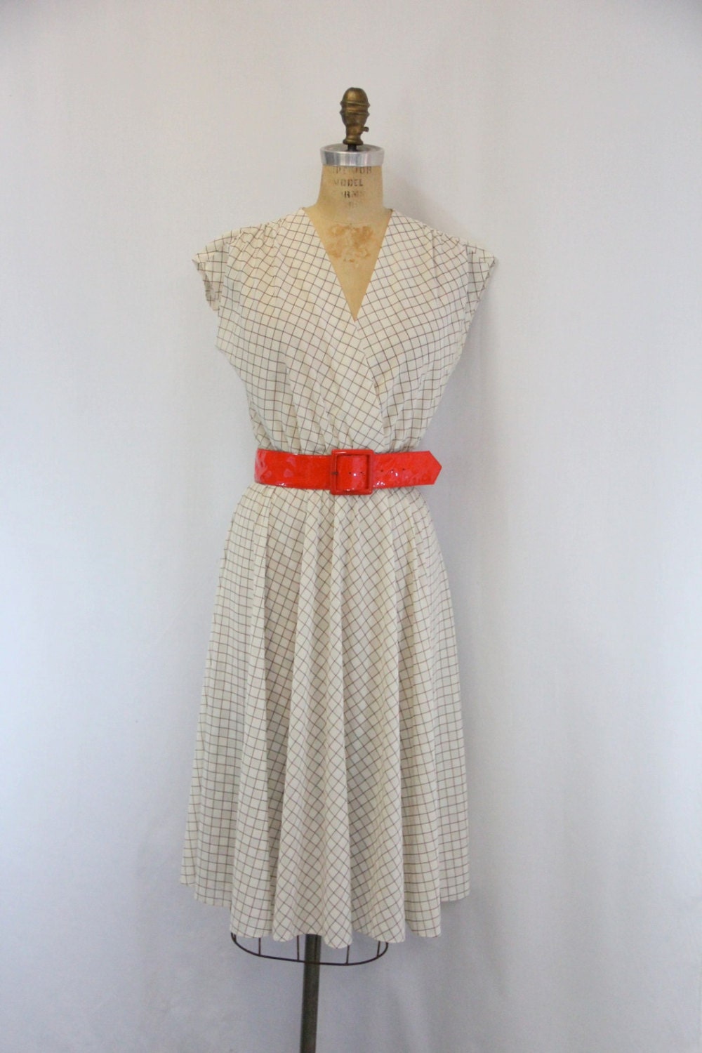 LARGE Vintage 1970s Dress Cross Over Bust Ivory with Brown