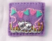 Cat brooch - kitten - bunting - hand sewn - felt - badge