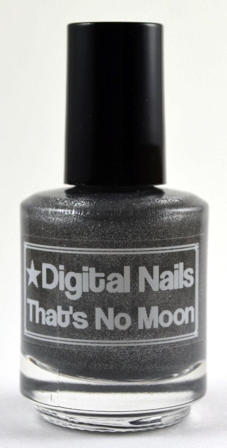 That's No Moon: Digital Nails Star Wars inspired thermochromic silver to charcoal, color changing heat sensitive nail polish