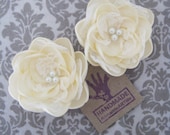 Bridal Flower Hair Piece. Wedding Ivory Flower Pin. Bridal Ivory Flower Hair Piece. Set of 2 Flowers. Bridal Hair Accessory.