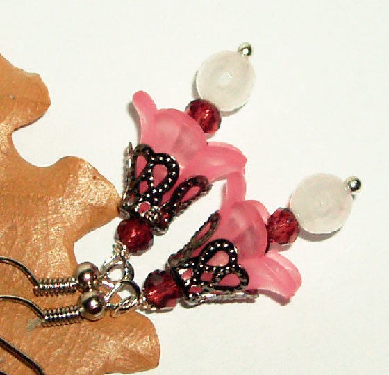 Pink lucite flower earrings beaded earrings vintage style delicate natural trendy summer sale affordable earrings
