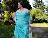Plus Size - Vintage 1970's Mint Floral Off Shoulder Cape Evening Dress (Size 12/14)