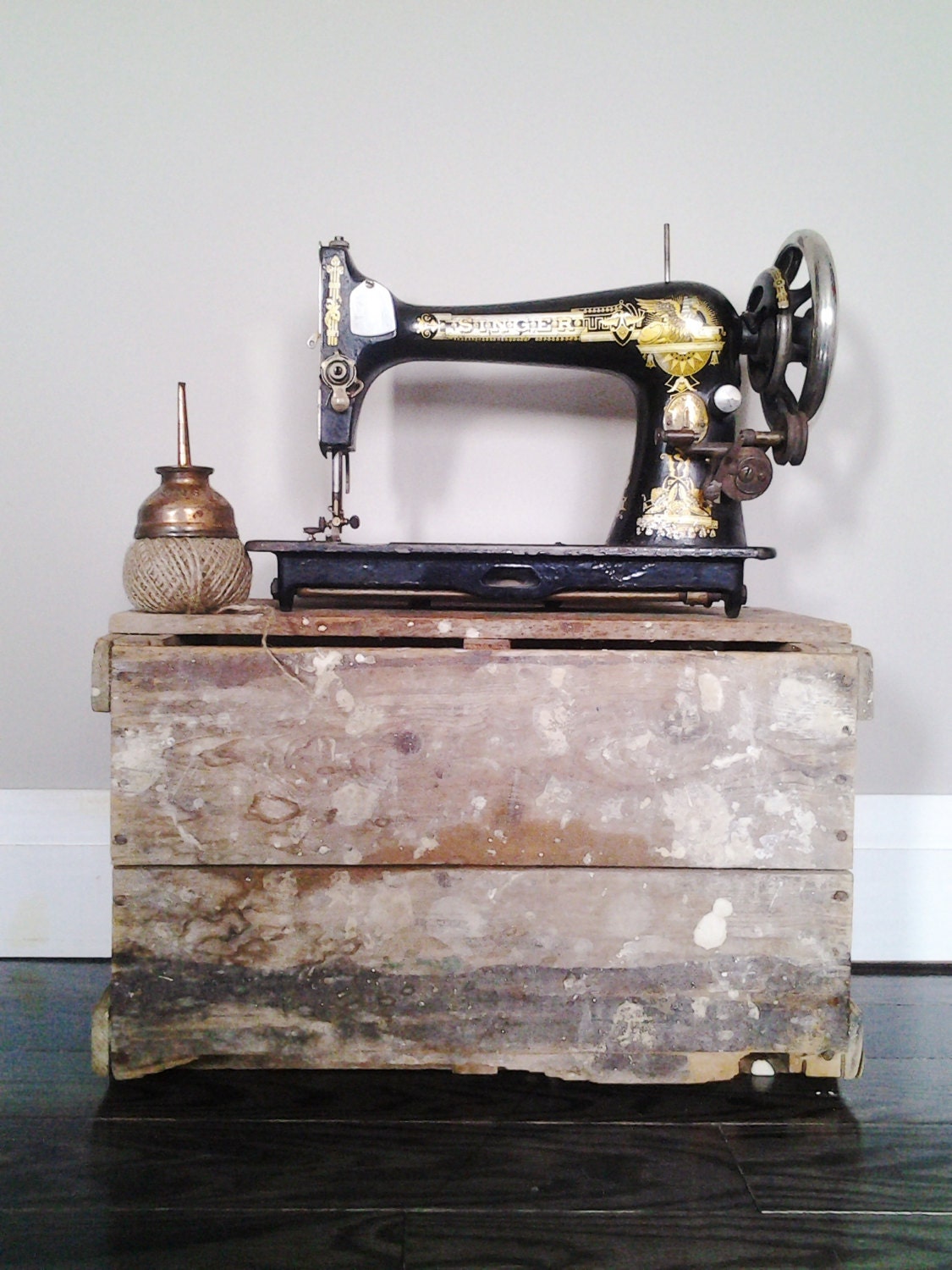 Vintage 1901 Black and Gold Singer Sewing Machine