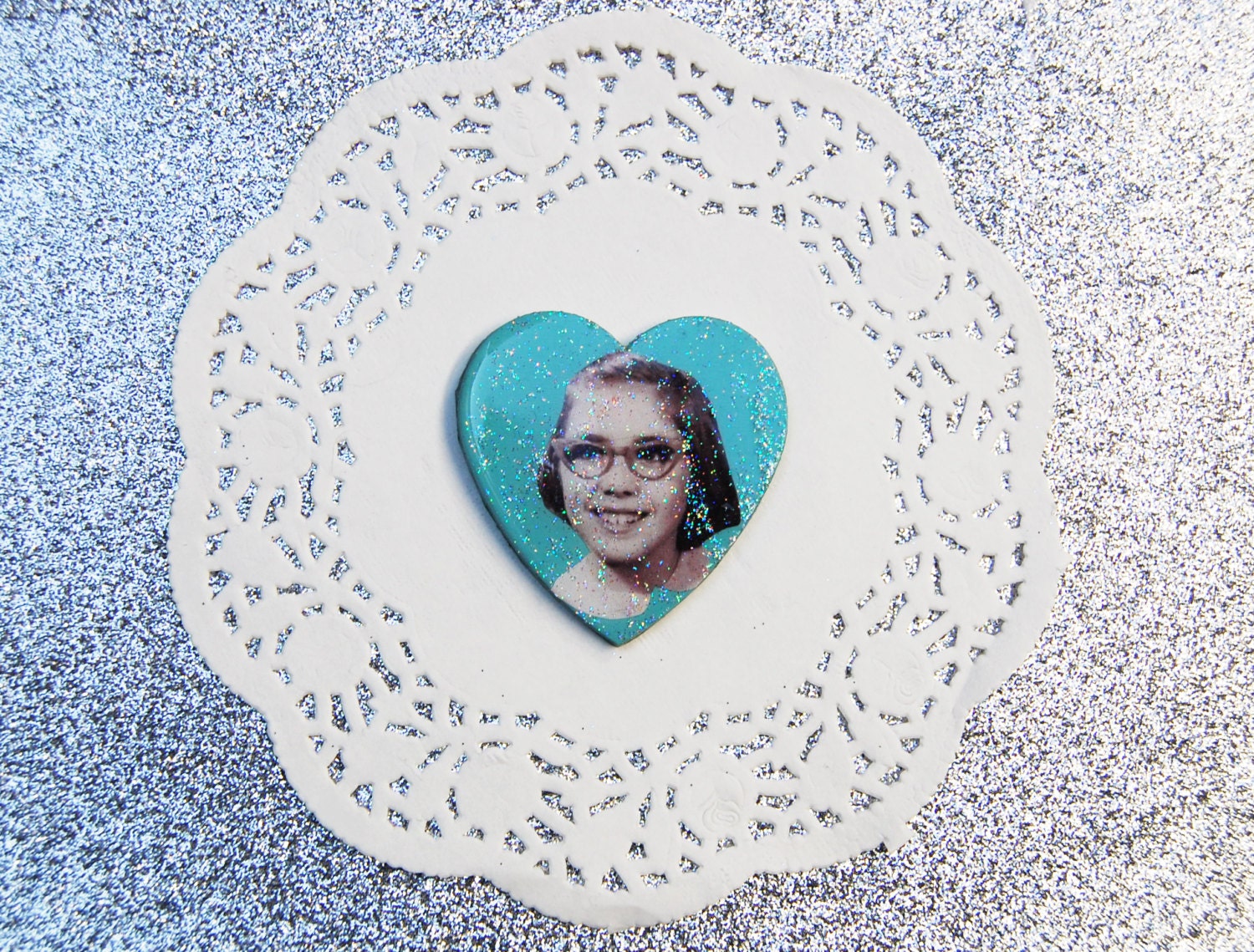 seafoam green glitter VINTAGE GIRL heart brooch pin - cute & kitsch