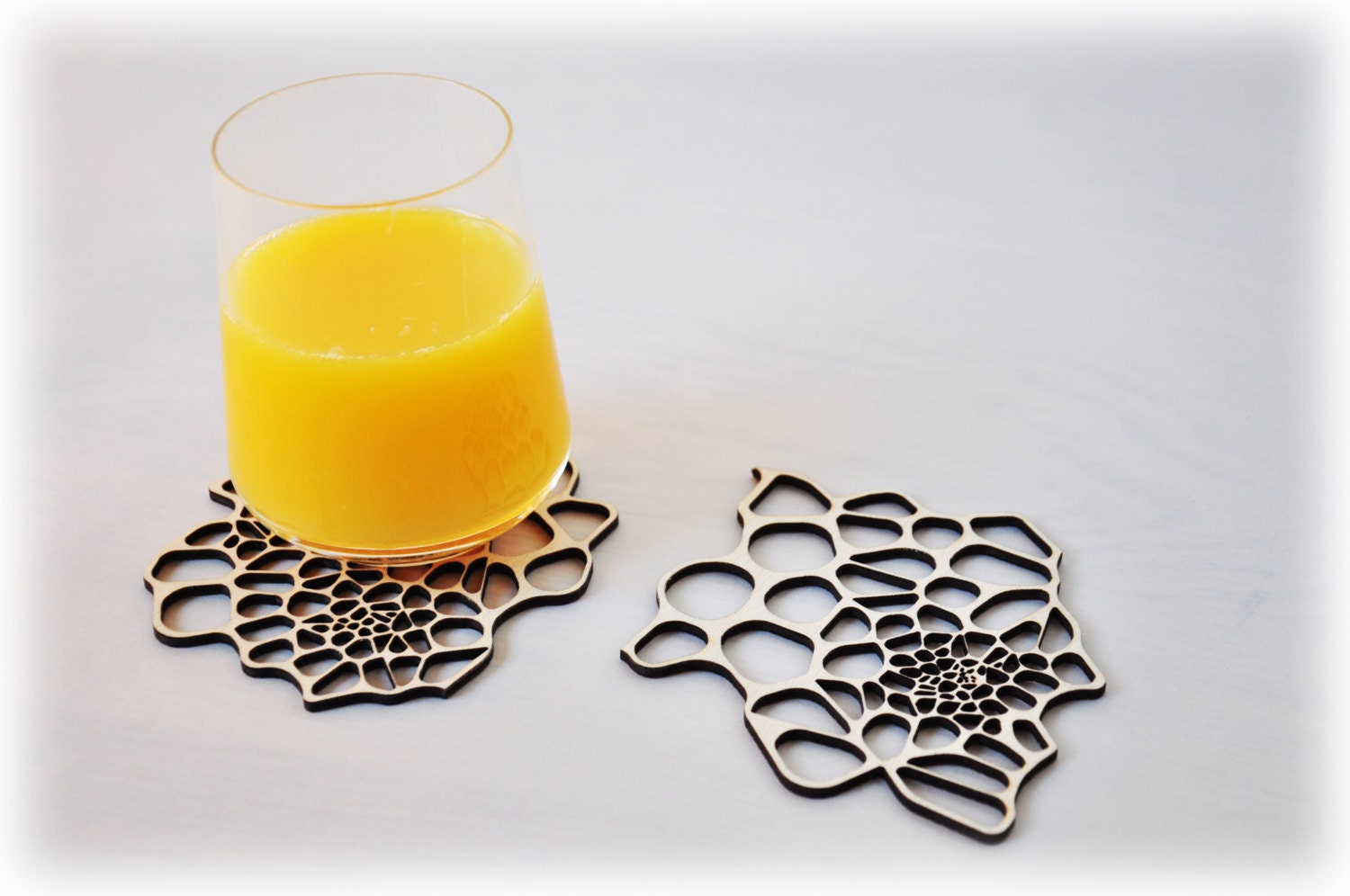 Drink coasters - Laser cut wood - Cellular pattern - set 2