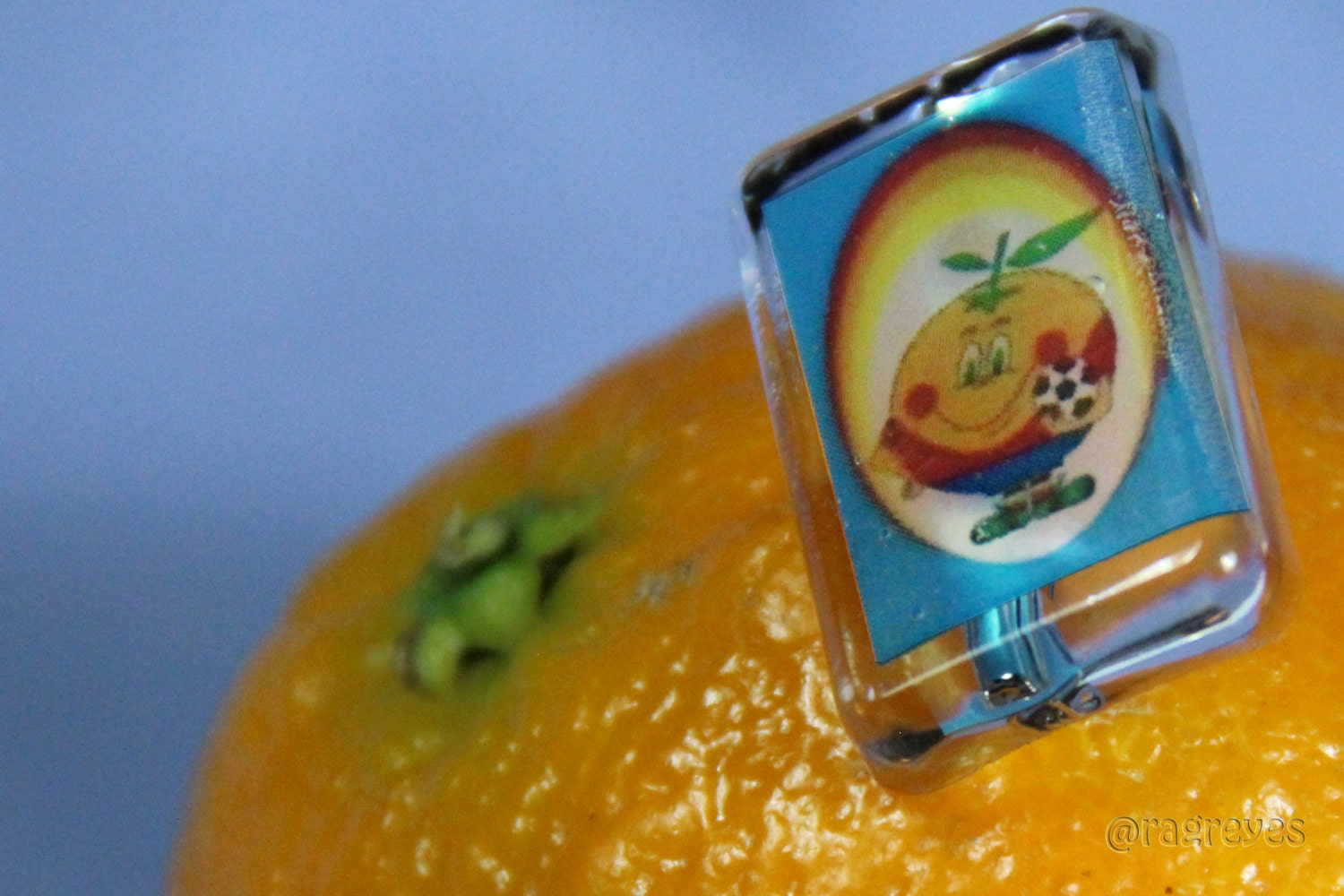 Broche de resina de poliester de Naranjito 1982