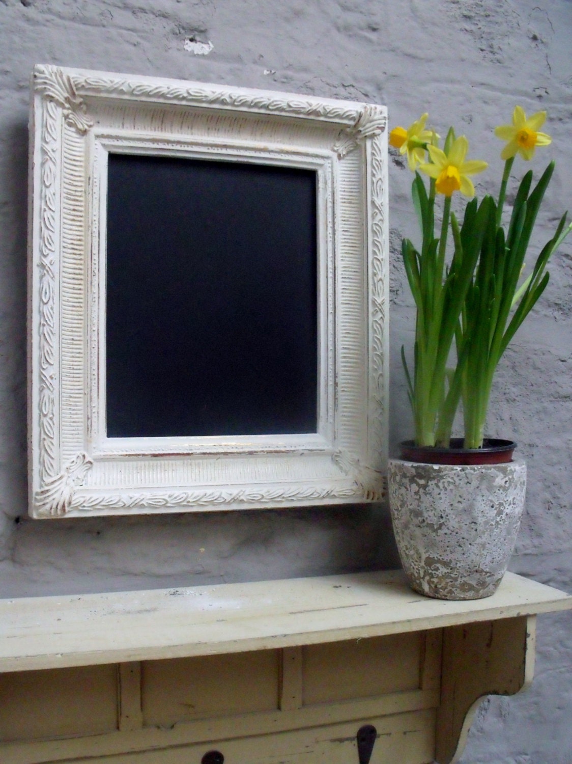 Beautifull vintage  fluted blackboard chalkboard  in shabby chic white painted distressed frame