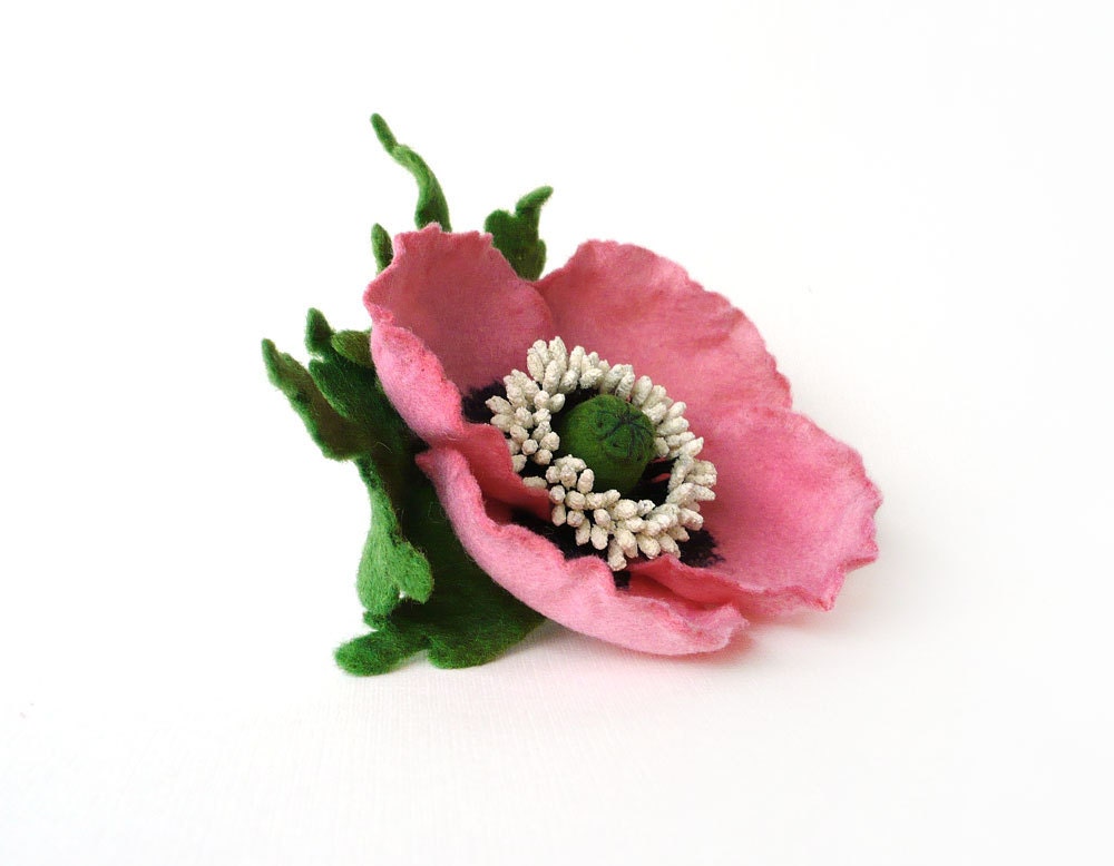 Felted Brooch hot pink Poppy with green leaves