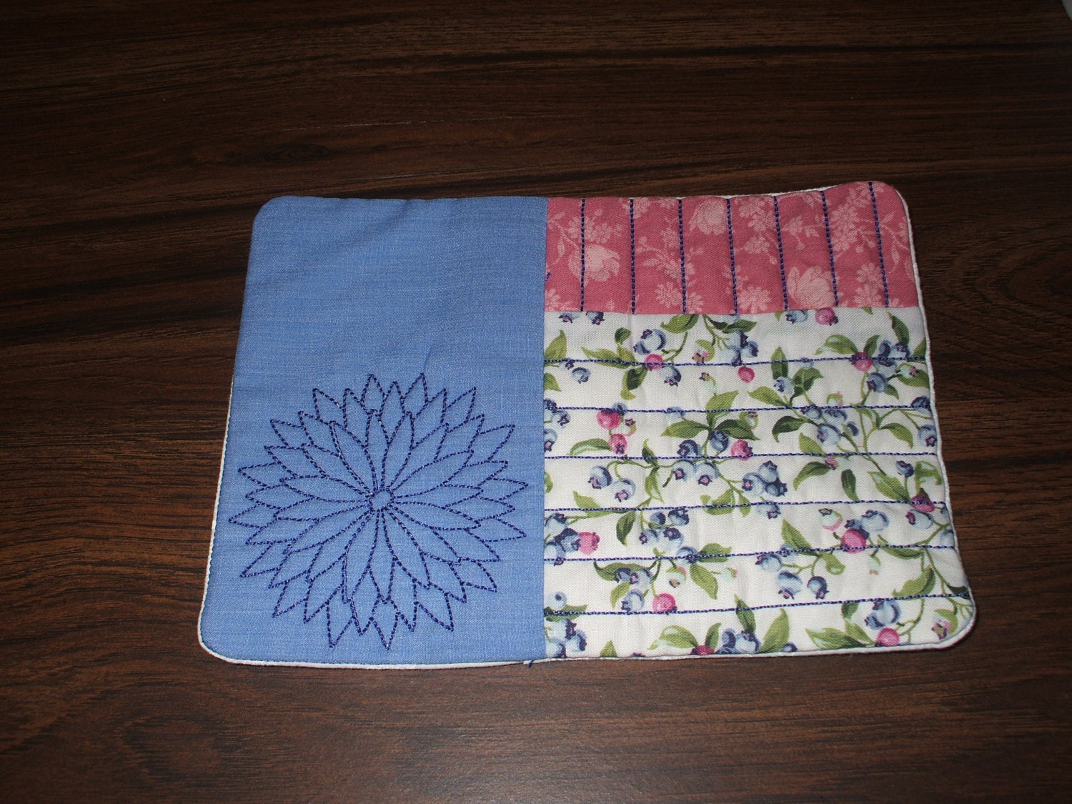Mug Rug: Blueberries