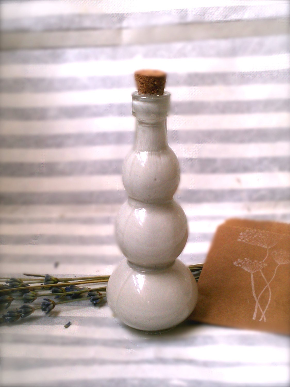 round bud vase. tan.
