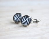 Geometrical // silver cabochon earrings - black and white - 14 mm - minimalist earrings - modern jewelry