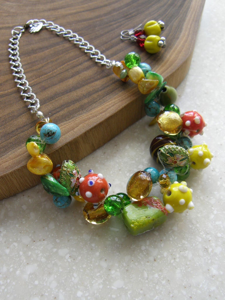 Pina Colada. Chunky necklace and earrings set.