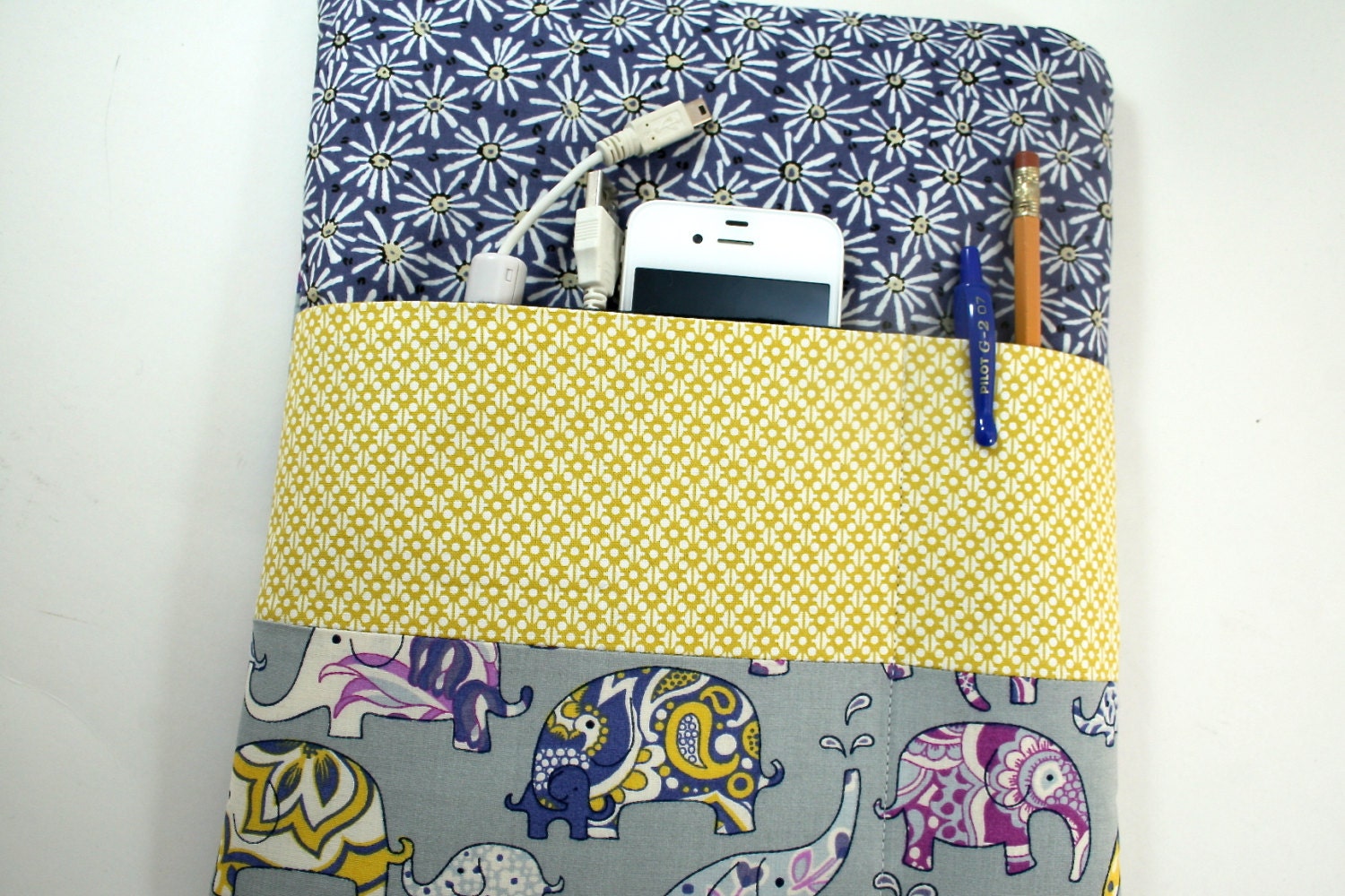 iPad Case, Padded iPad Sleeve iPad Cover with Pocket and Zipper in Cheerful Elephants