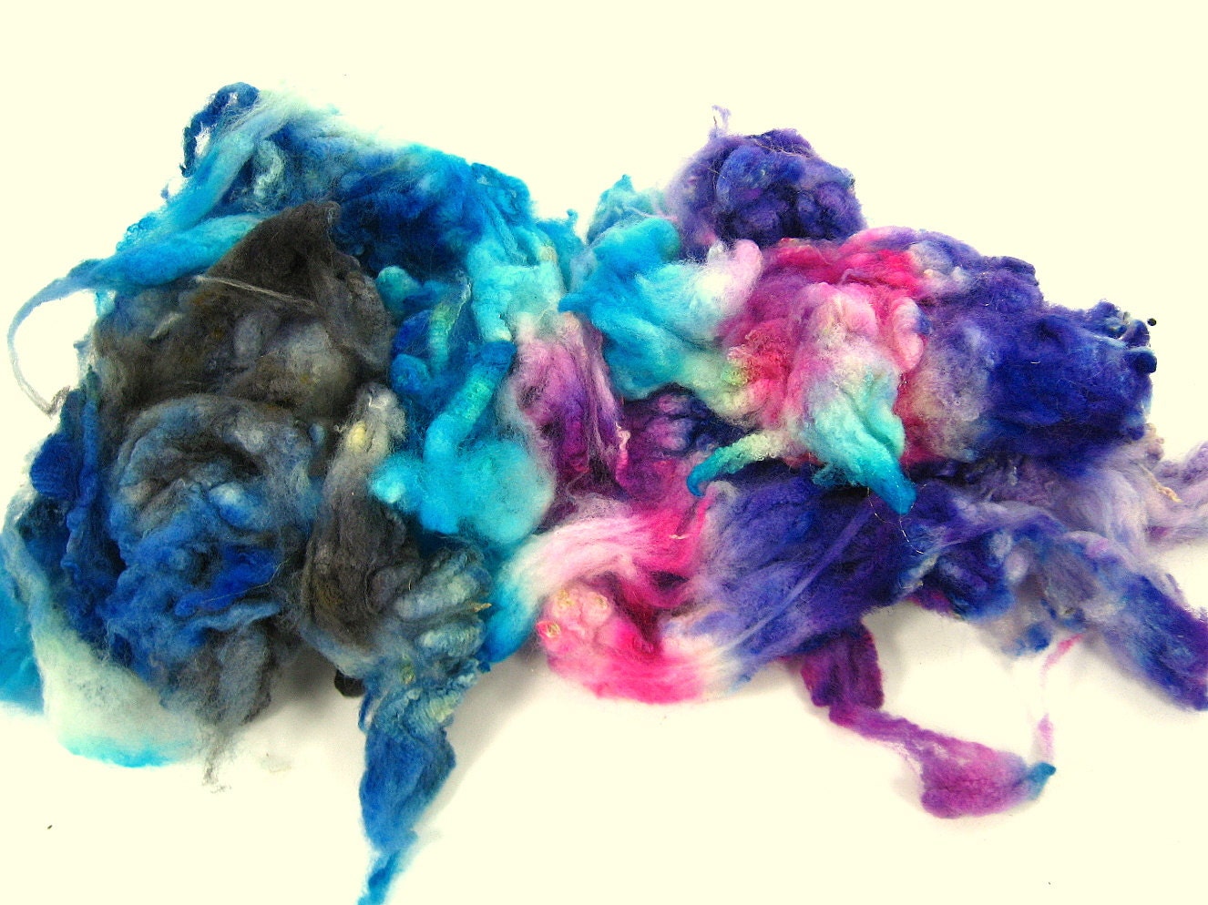 Corriedale Fleece AC-02 2 oz - Great for carding batts, felting, spinning from the locks