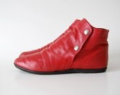 vintage Red Leather Ankle Boots / Pixie boots / snaps / Sam and Libby Flat Jazz Shoes / made in Brazil sz 8.5 9 B