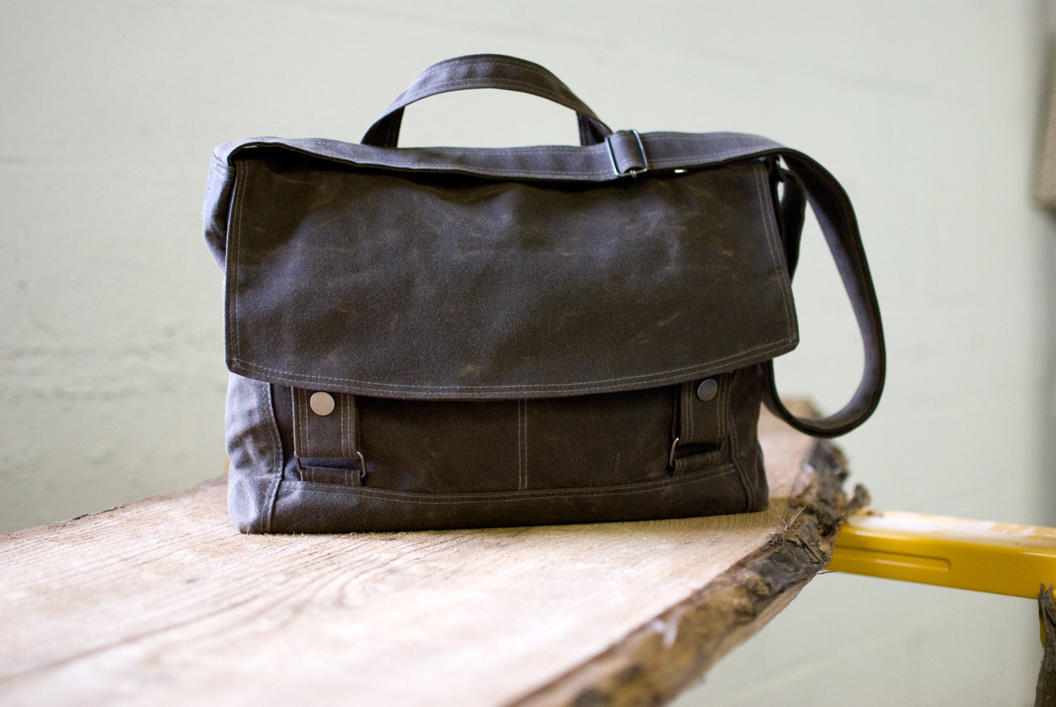 Messenger no.5 with built in laptop sleeve - in Brown waxed canvas